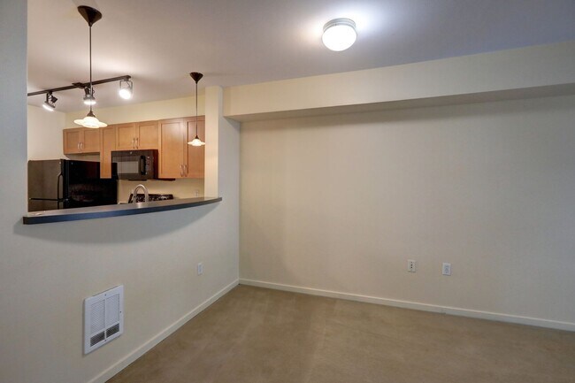 Building Photo - Downtown Bellevue One Bedroom One Bath Con...
