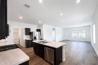 Building Photo - 1739 Royal Rim Dr