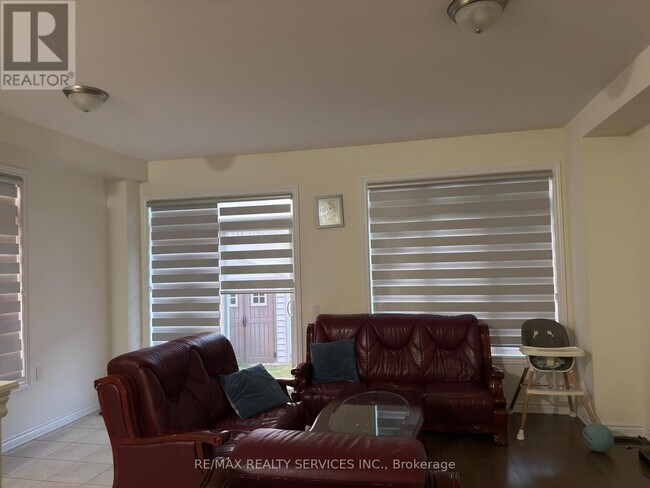 Photo du bâtiment - 90 Royal Fern Cres