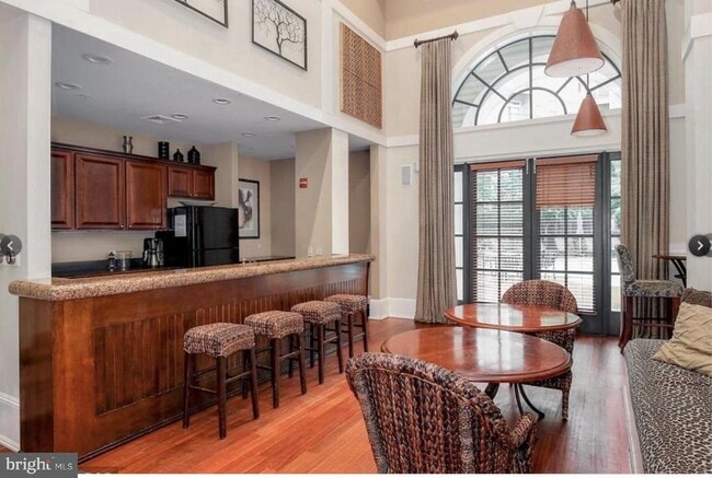 Building Photo - 2465 Army Navy Dr