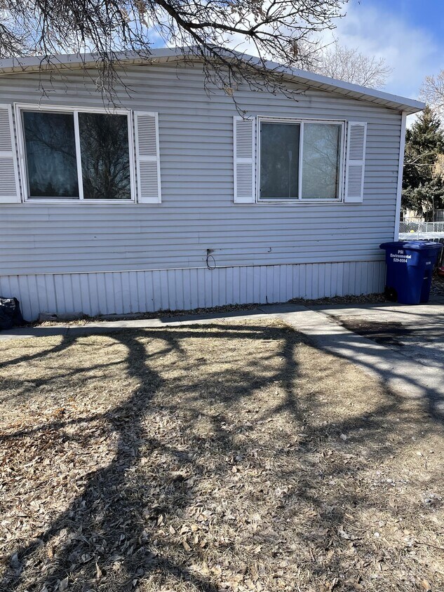 Foto principal - 630 N Adam Dr