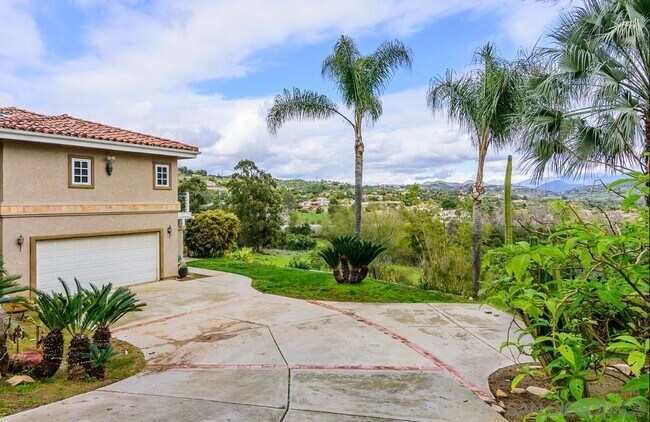 Foto del edificio - 3508 Tierra Linda Ln