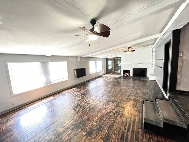 Building Photo - Ranch style 3 bedroom 2 bath home