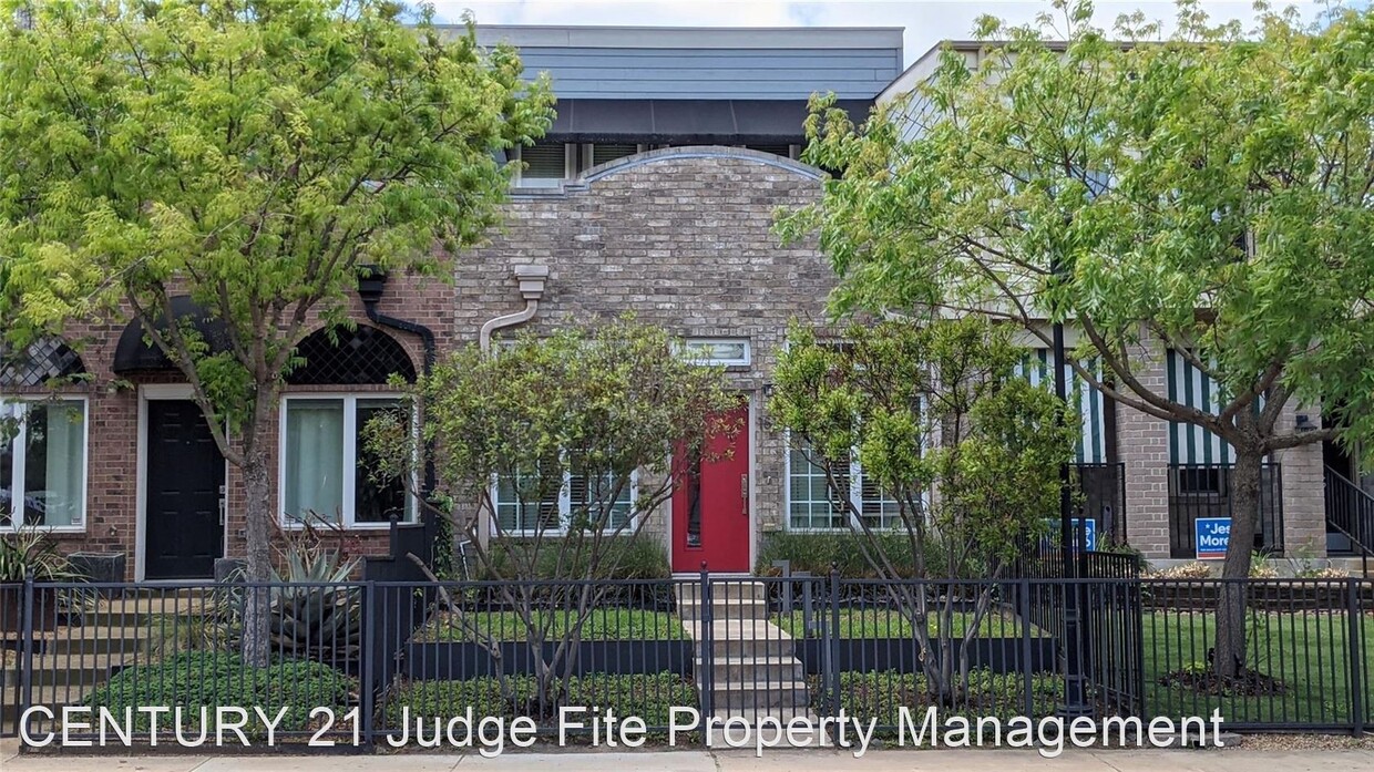 Foto principal - 2 br, 2 bath House - 1811 S. Ervay Street