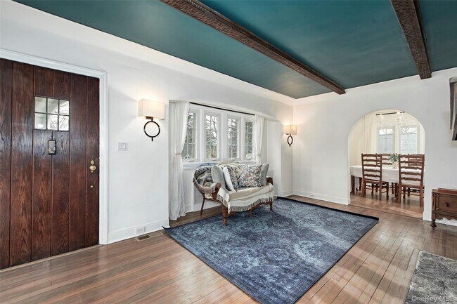 Foto del edificio - 319 Oakland Beach Ave