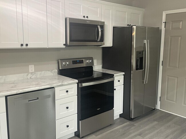 Foto del edificio - 3308 Ridgewood Dr