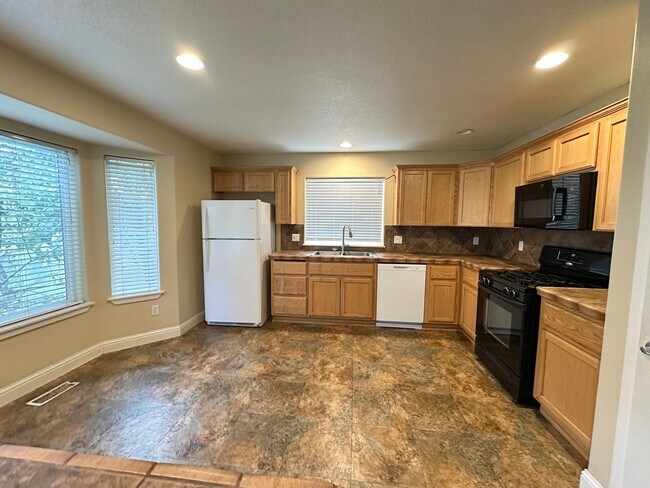 Foto del edificio - 4 Bedroom Cornelius Home in Hobbs Farm!