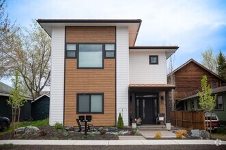 Building Photo - 56 NW McKay Ave