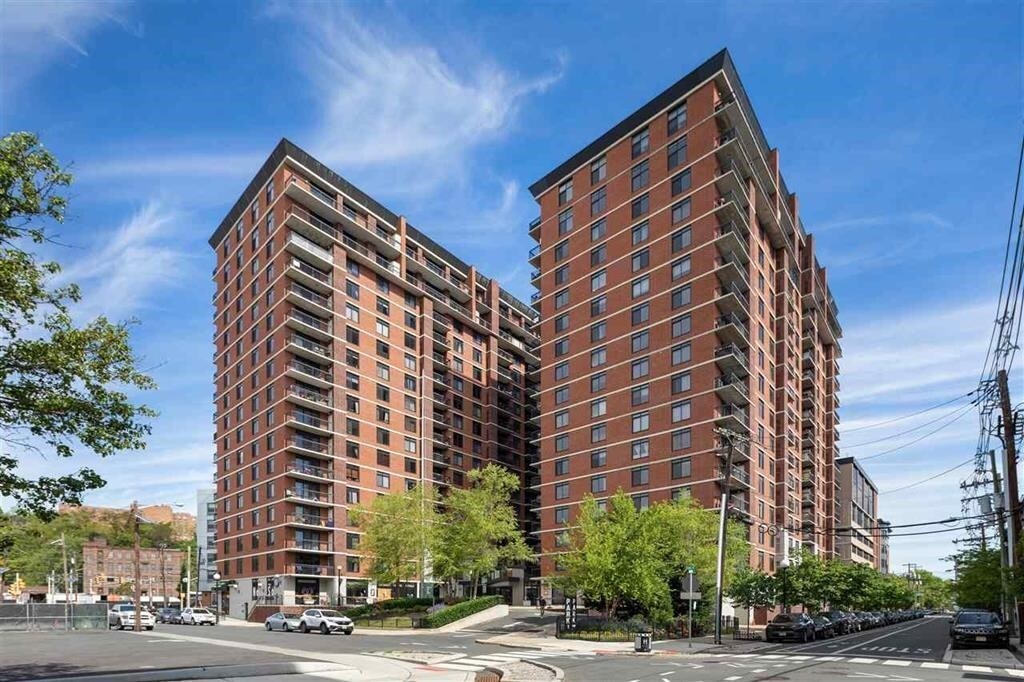 Primary Photo - 700 1st St