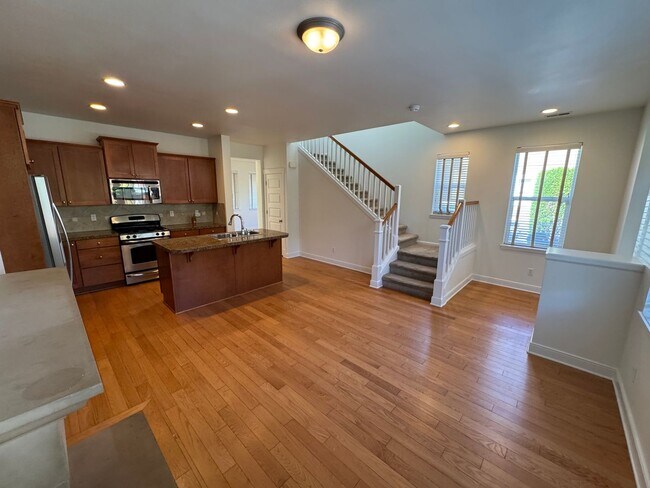 Building Photo - Gorgeous 3 bedroom 3 bathroom home in Mill Creek AVAILABLE NOW