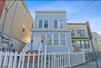 Building Photo - 35 McAdoo Ave