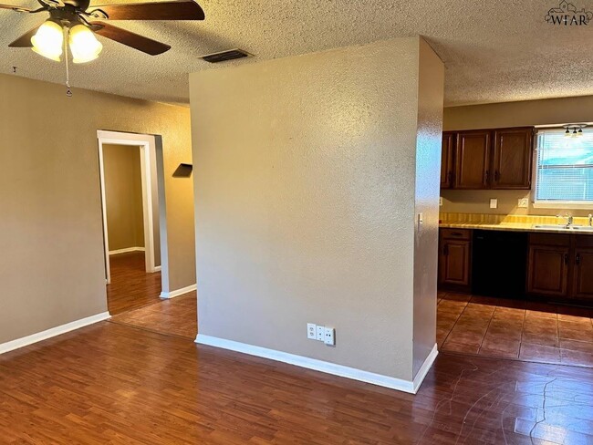 Building Photo - 4130 Lavell Ave