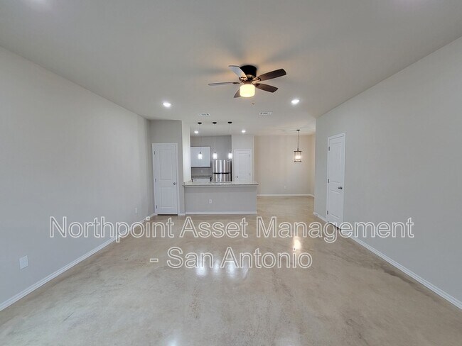 Foto del edificio - 8735 Key Windy Way