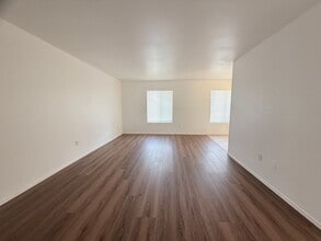Building Photo - 302 E Blueridge Ave