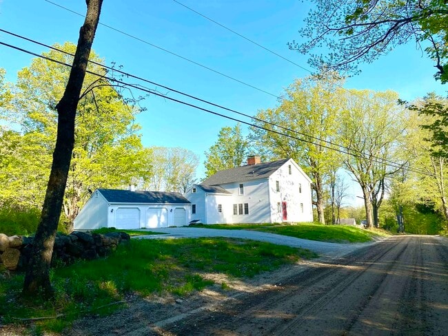 Building Photo - 867 Quaker St