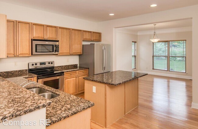 Foto del edificio - 1015 Woodbury Falls Dr