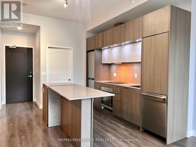 Photo du bâtiment - 55 Regent Park Blvd