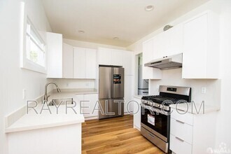 Building Photo - 1310 18th Ave