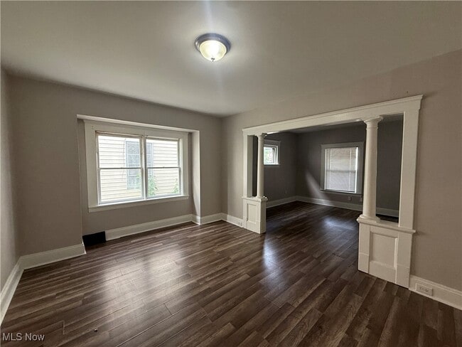 Building Photo - 3327 W 88th St