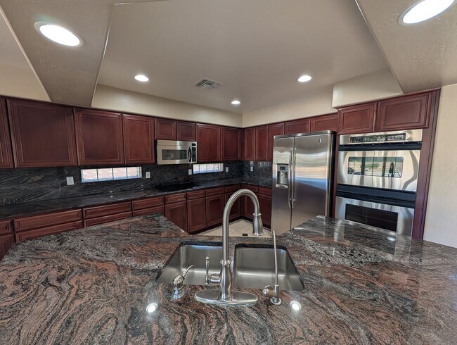 Foto del edificio - 4 Bedroom 2.5 Bath With Private Pool