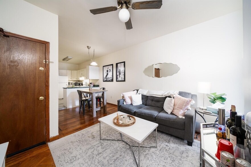 Foto principal - 1010 Washington St