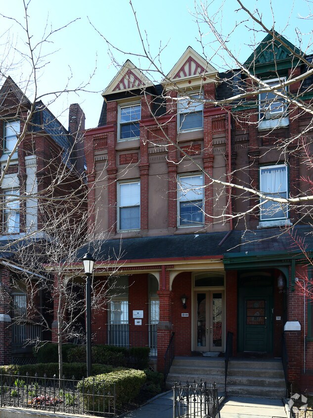 Building Photo - 4208 Walnut St