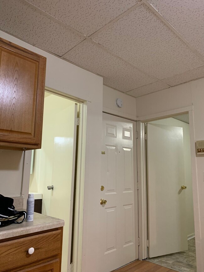 Entryway - 20 4th St