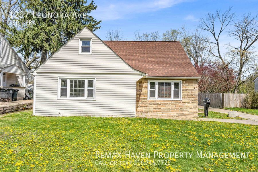 Primary Photo - 1297 Leonora Ave, Akron - Spacious 3 bed 1...