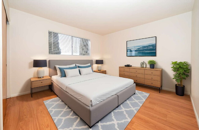 Building Photo - Chula Vista Large Upstairs 1 Bed / 1 ba. R...