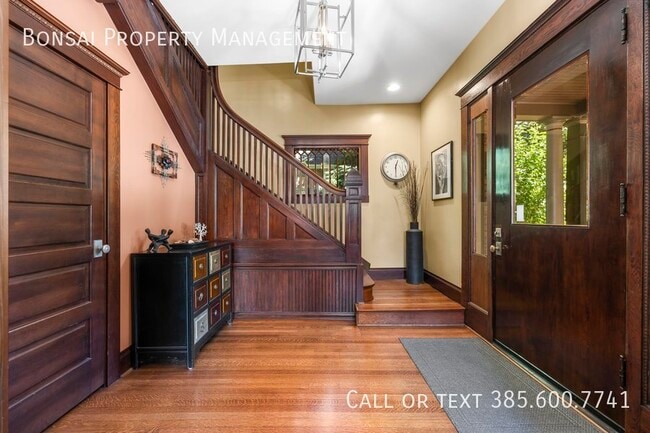 Building Photo - Immaculate Fully Furnished Single Family Home
