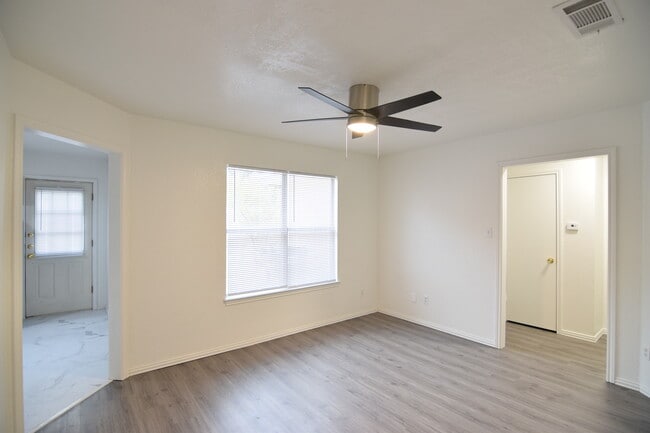 Building Photo - 136 Antelope Cir