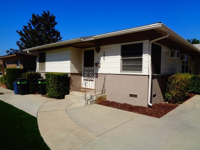 Foto del edificio - 1 Bedroom 1 Bath Duplex for Rent in Glendora