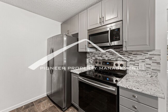 Building Photo - Updated Condo With 2 Covered Parking Spots...