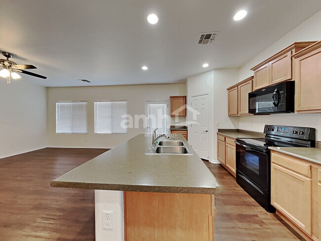 Foto del edificio - 11016 E Silver Springs Cir