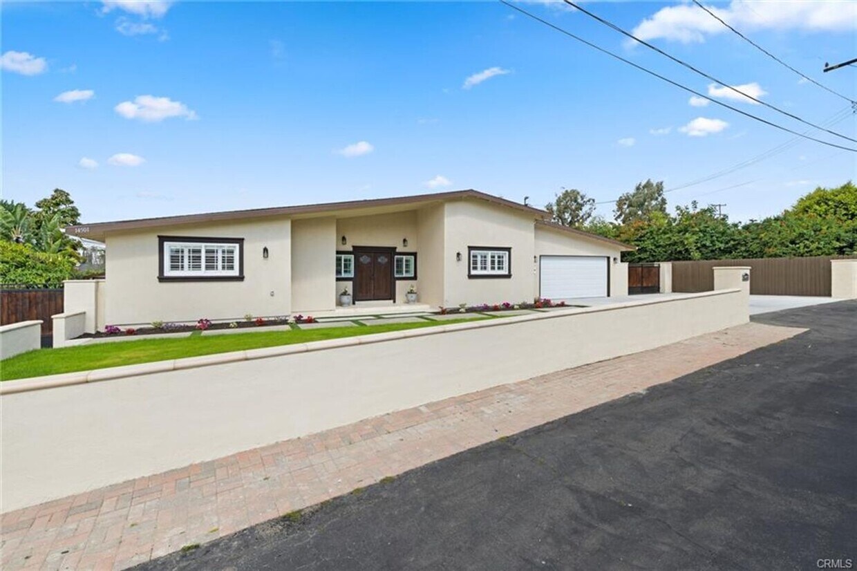 Primary Photo - 4 bedroom, 4.5 bath