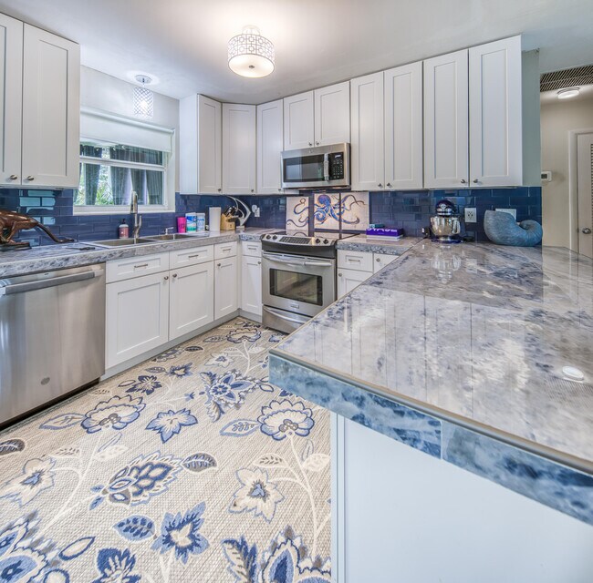 Foto del edificio - 1612 N Ocean Breeze