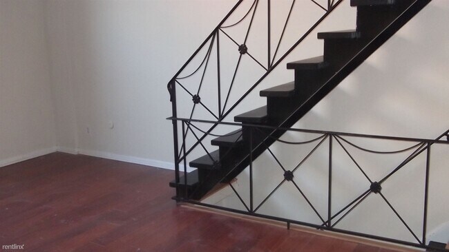 Building Photo - 2 br, 2 bath  - 1122 Spruce St Apt 1A