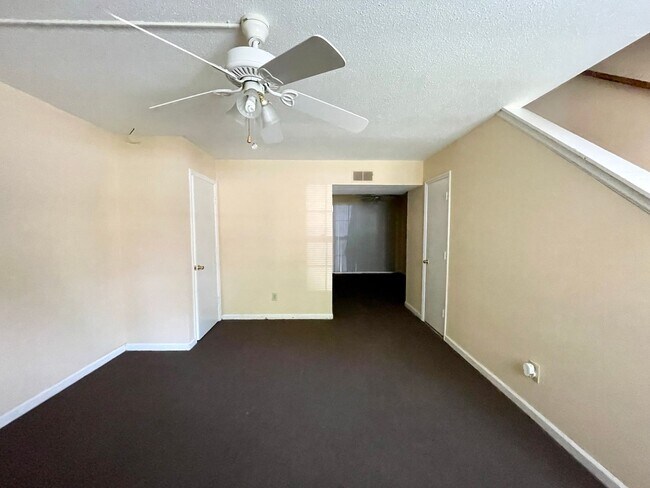 Building Photo - ashley56