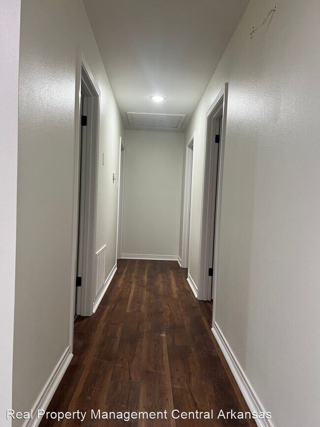 Building Photo - 3 br, 2 bath House - 304 S Claremont Ave