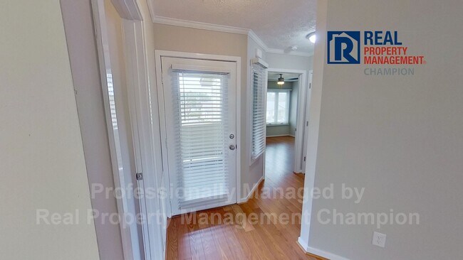 Building Photo - Fabulous Upper Level Condo with Private Ba...