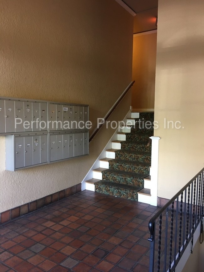 Foto del edificio - 2128 SE Hawthorne Blvd