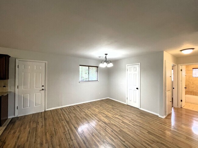 Foto del edificio - COMING SOON! Charming 3 bed 1 bath home minutes away from OCCC! 50% OFF FIRST FULL MONTH
