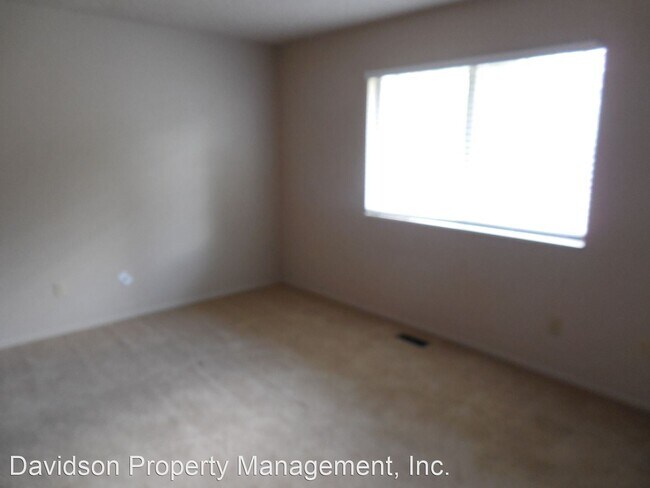 Building Photo - 4 br, 2.5 bath House - 3170 Montebello Dr W