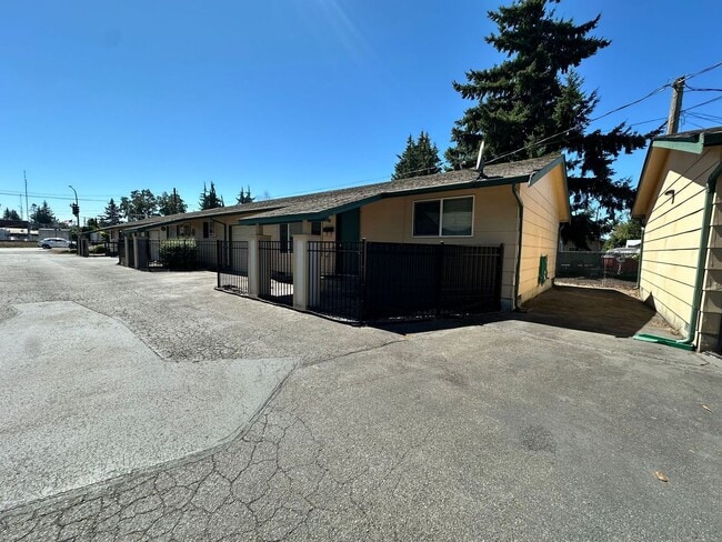 Building Photo - upgraded 2 bedroom 1 bath condo in downtow...