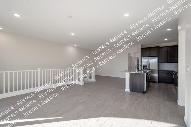 Building Photo - 155 N Lakeview Blvd
