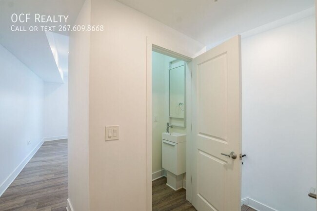 Foto del edificio - 2444 Frankford Ave