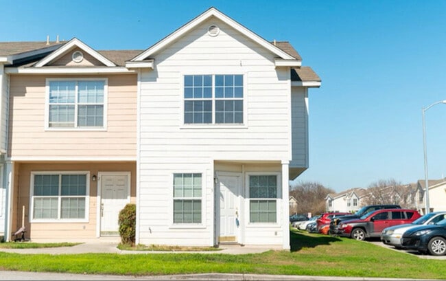 Building Photo - 3 Bratton Dr