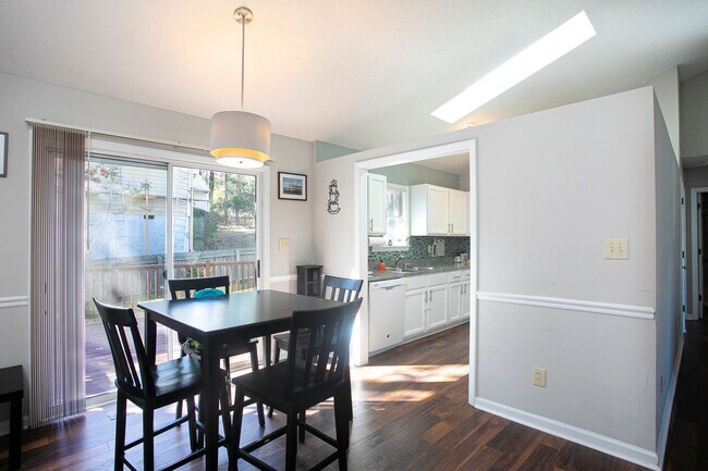 Building Photo - Beautiful 3 Bedroom Home in Chapel Hill!