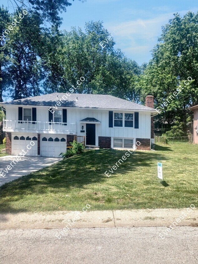 Primary Photo - 12008 E 56 St
