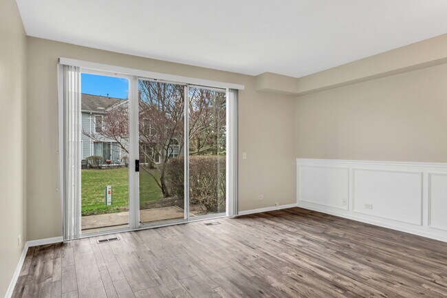 Foto del edificio - 1625 Woodcrest Cir
